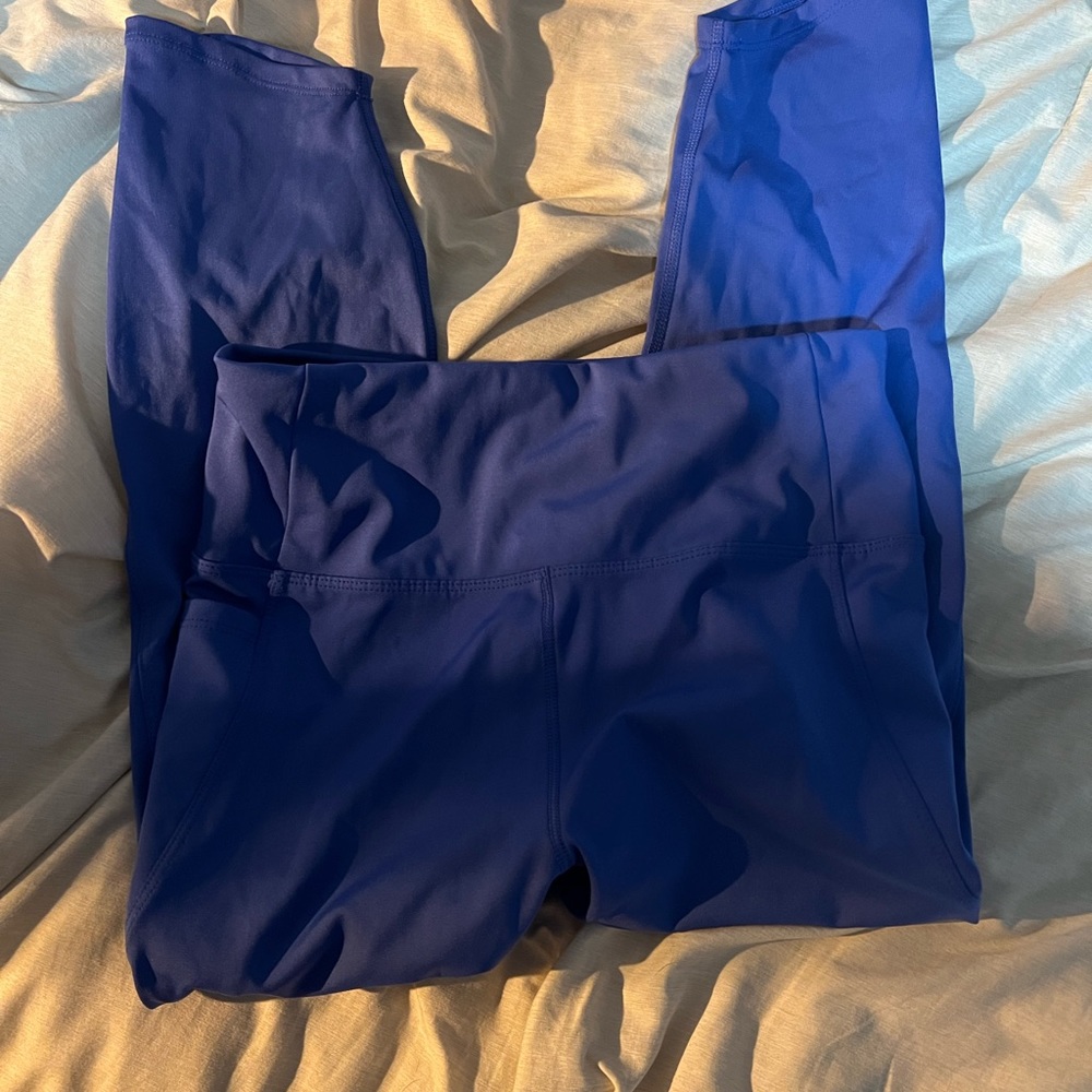 Cropped blue leggings